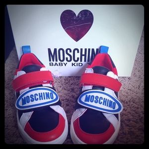 Moschino sneakers sz30